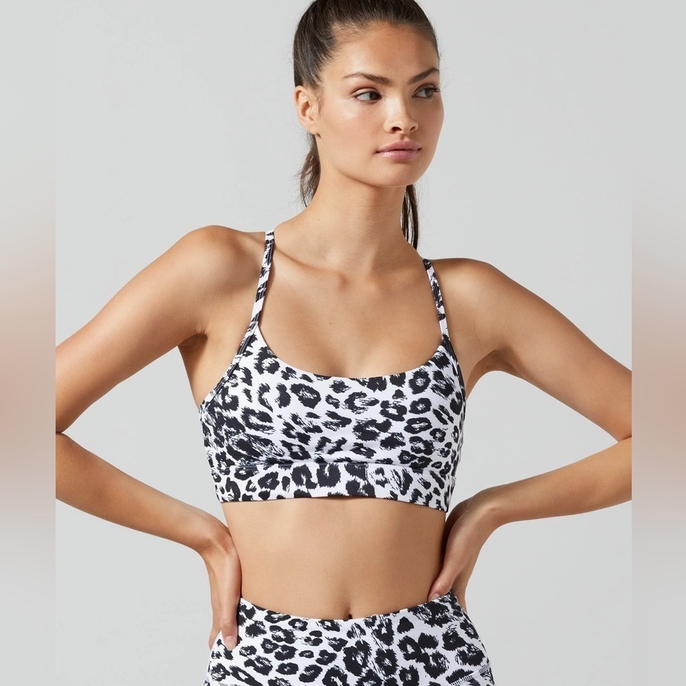 LILYBOD Elle - Snow White Leopard Racer Back medium weight sports bra